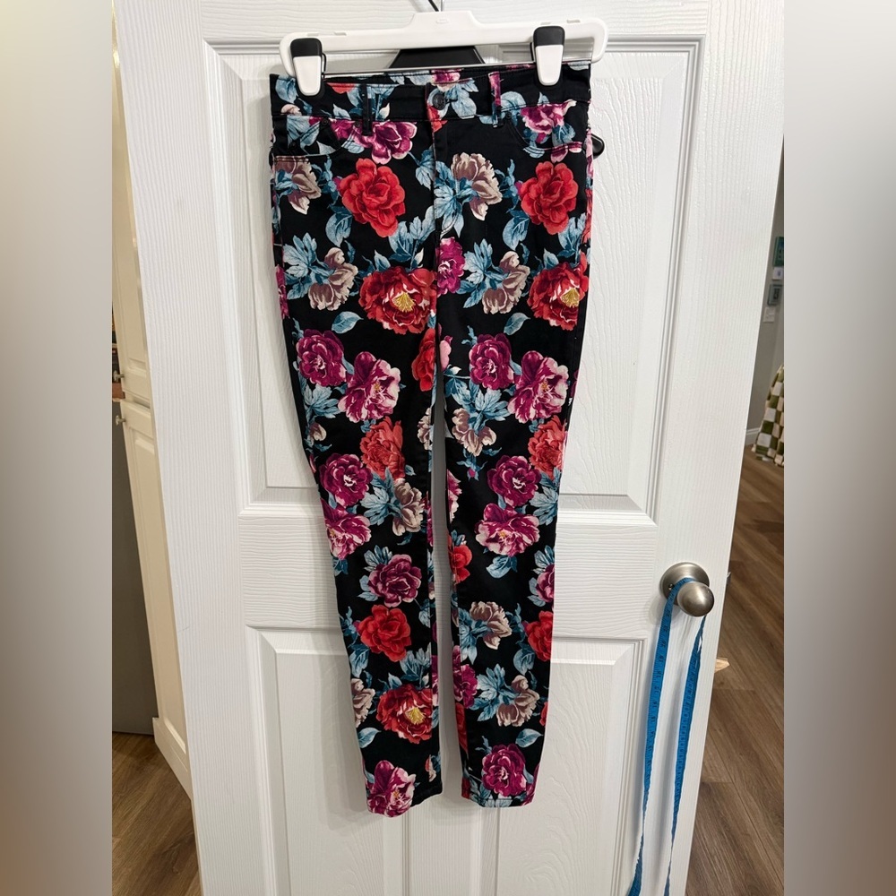 Chico’s Floral Jeggings 2R Black Rose Print Stretch Skinny Pants
